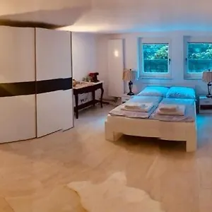 Souterrain Mit Separatem Eingang Und Bad Privatunterkunft Düsseldorf